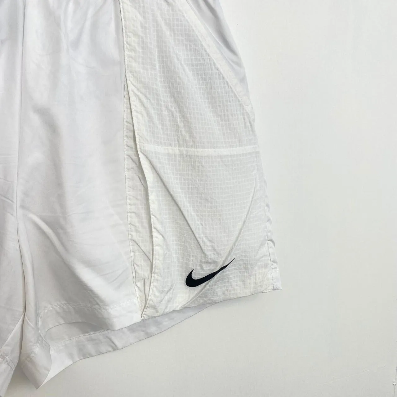Preowned Nike Woven Swoosh Shorts Womens Size L White Summer Field Utility y2k Style.